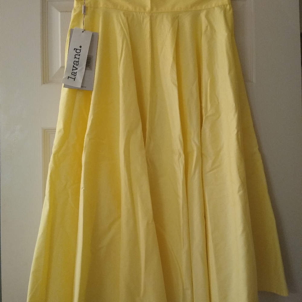Pretty, yellow skirt